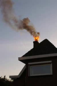 Cheminée en feu qui nécessite l'intervention d'olivier ramonage